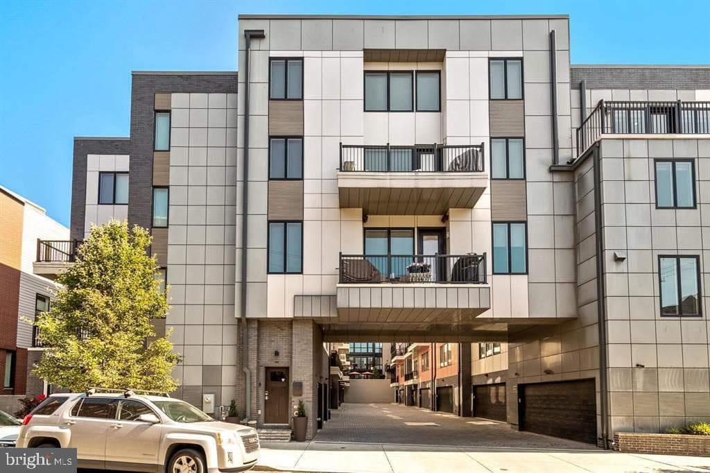 305 Green Street, Philadelphia
