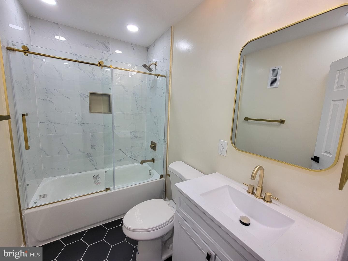 1449 Conlyn Street photo 8