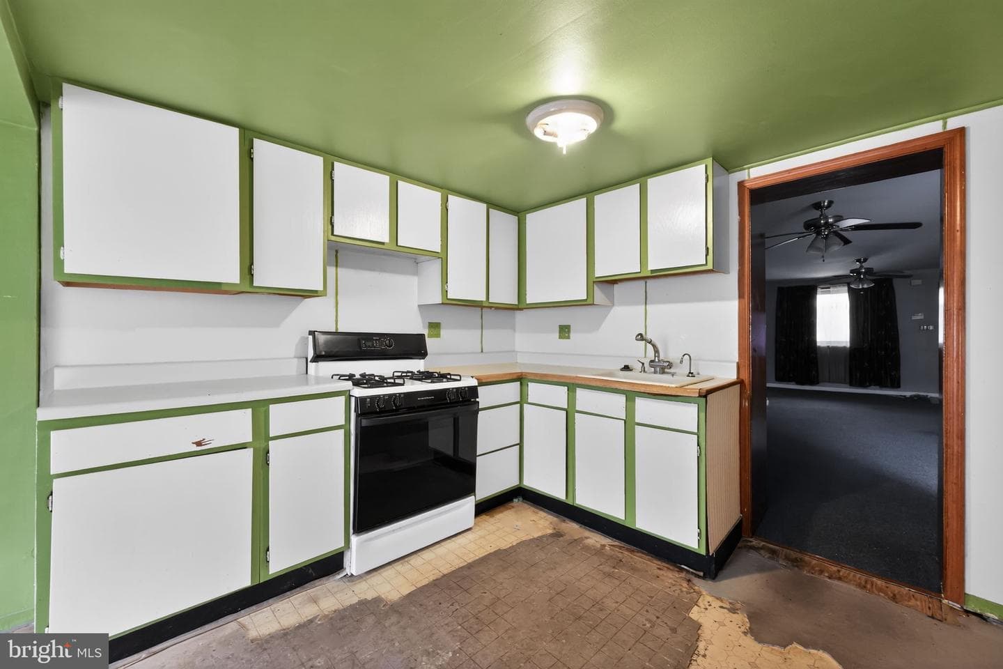 2757 E Pacific Street photo 7