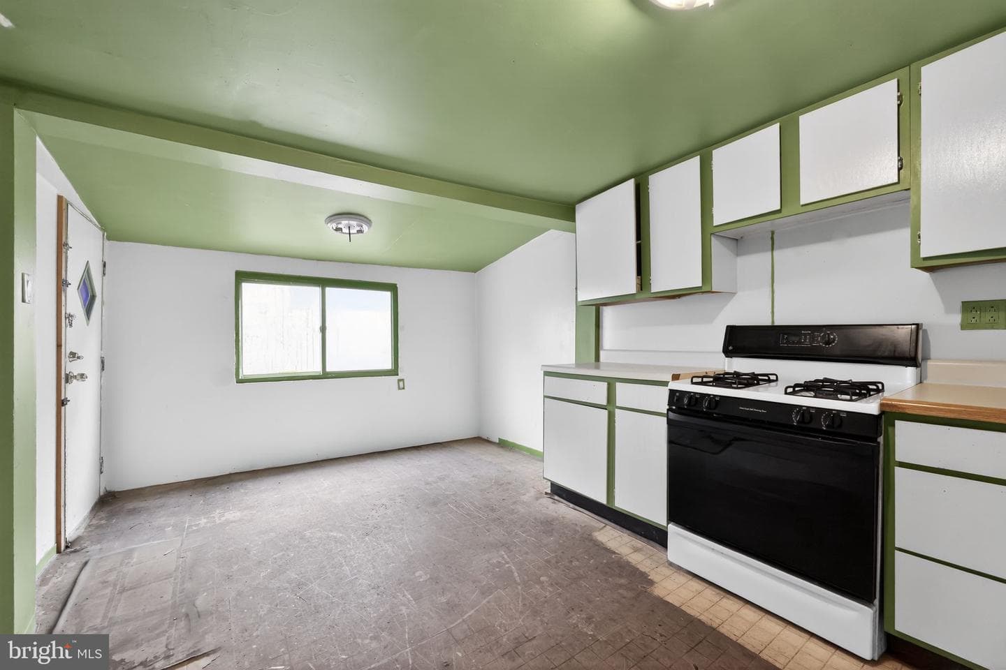 2757 E Pacific Street photo 8