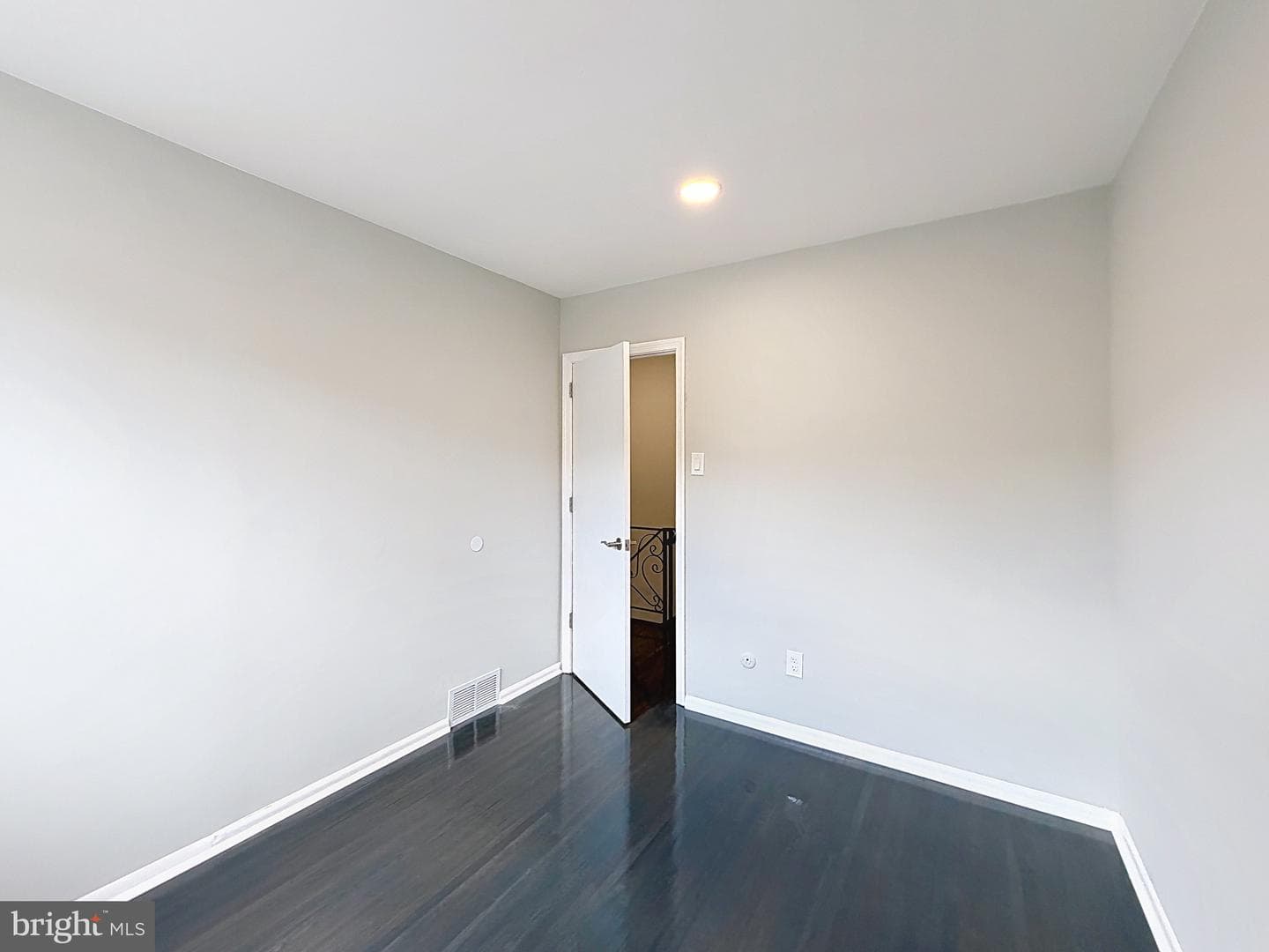 7528 Valley Avenue photo 30