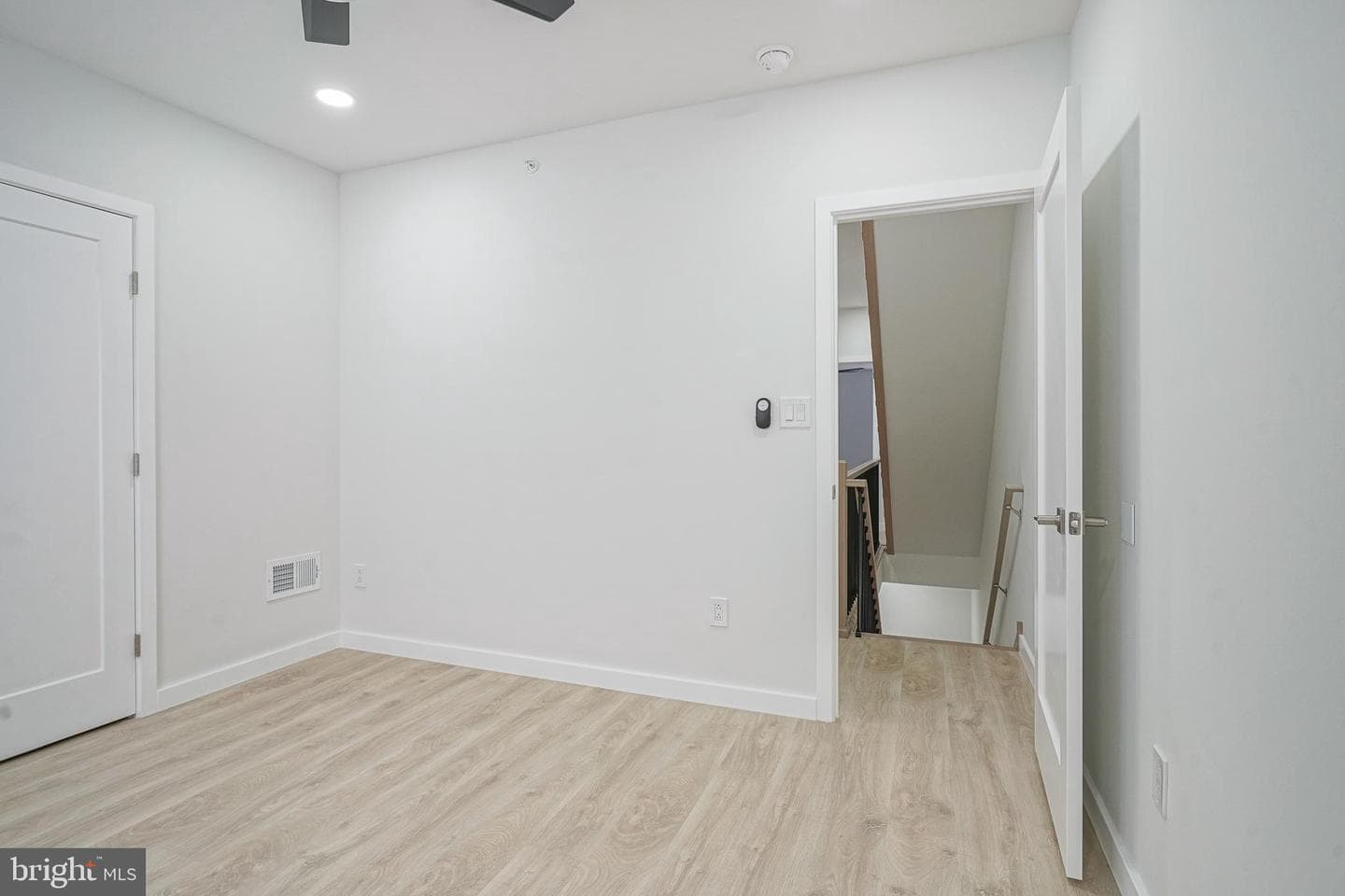 1143 Tasker Street photo 32