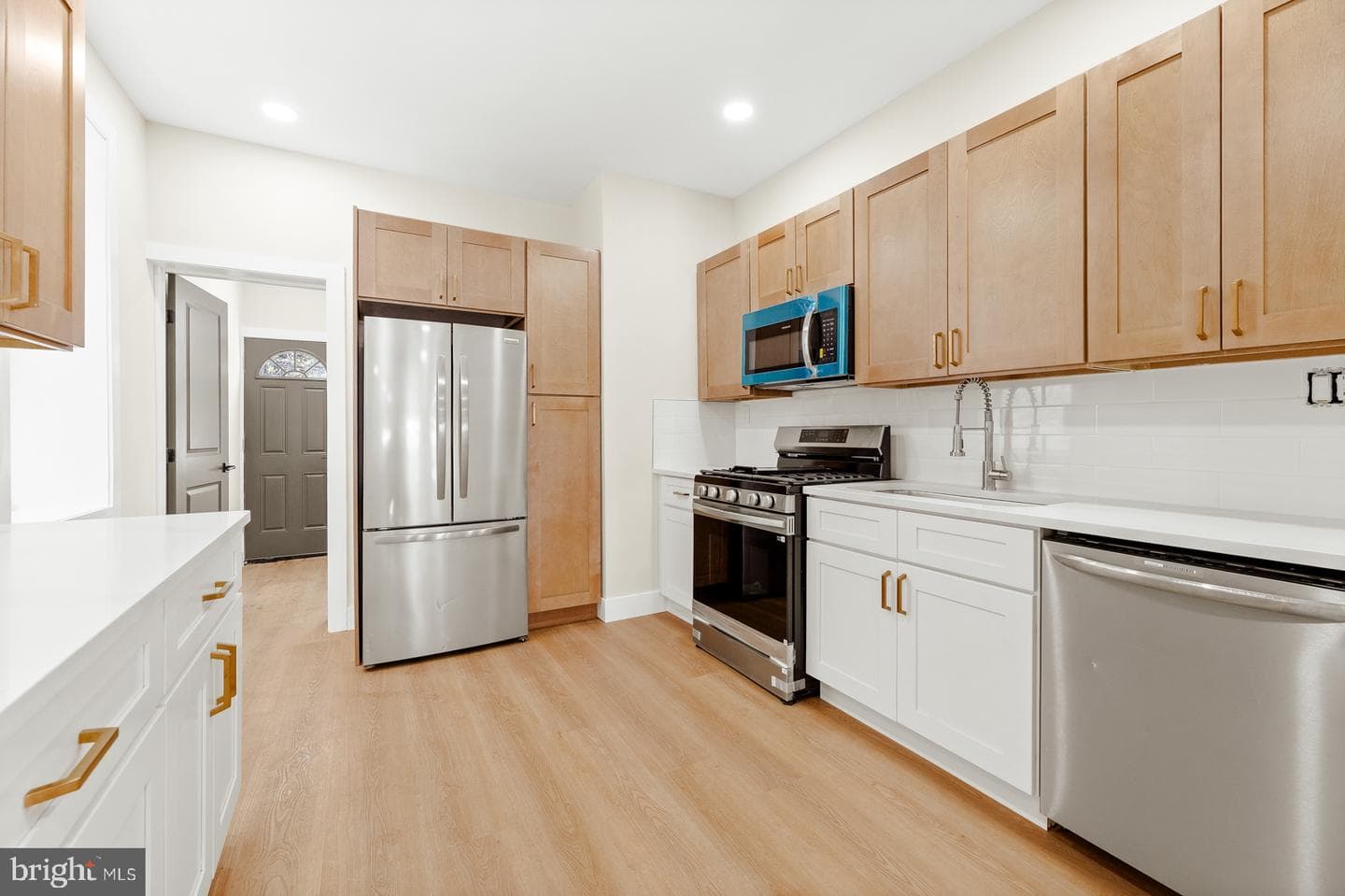 3848 N Sydenham Street photo 11