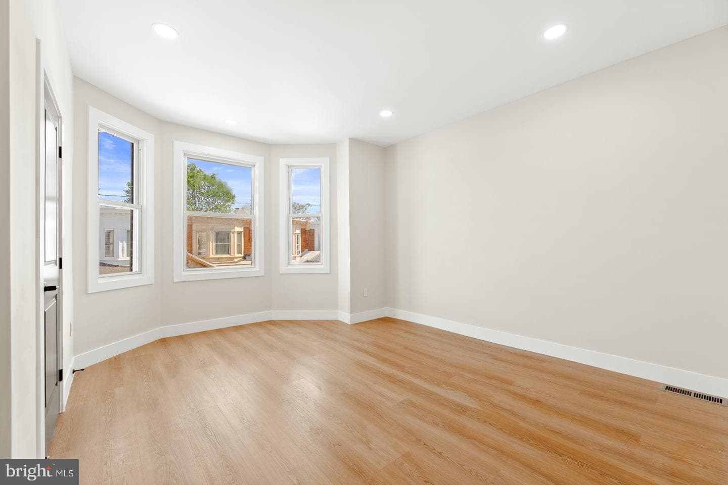 3848 N Sydenham Street photo 18