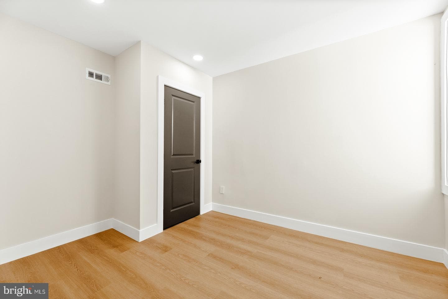 3848 N Sydenham Street photo 21