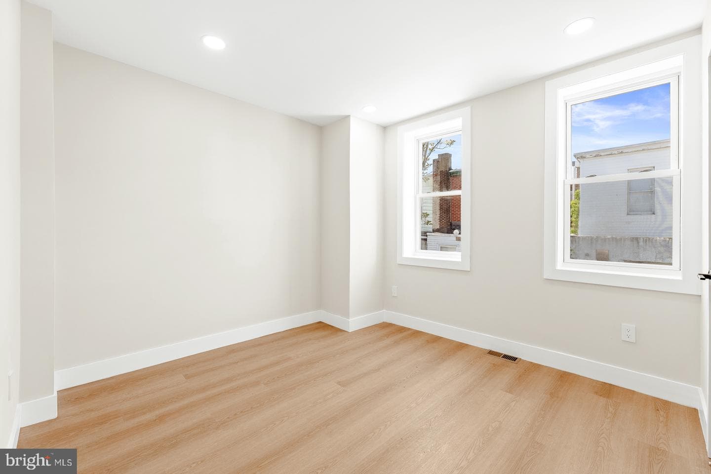 3848 N Sydenham Street photo 28
