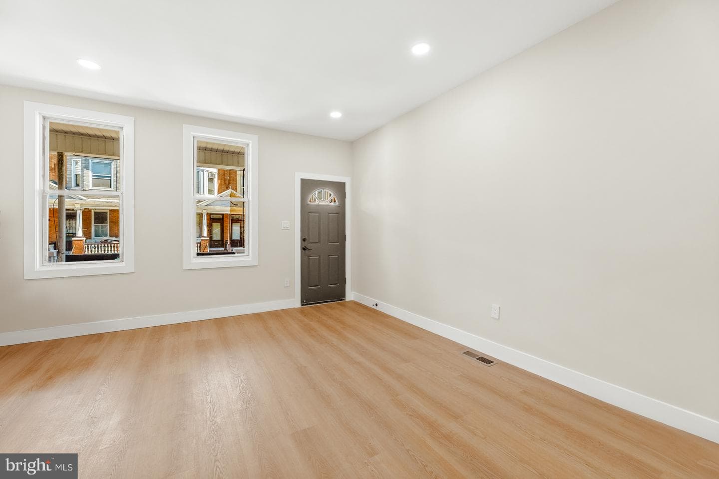 3848 N Sydenham Street photo 8