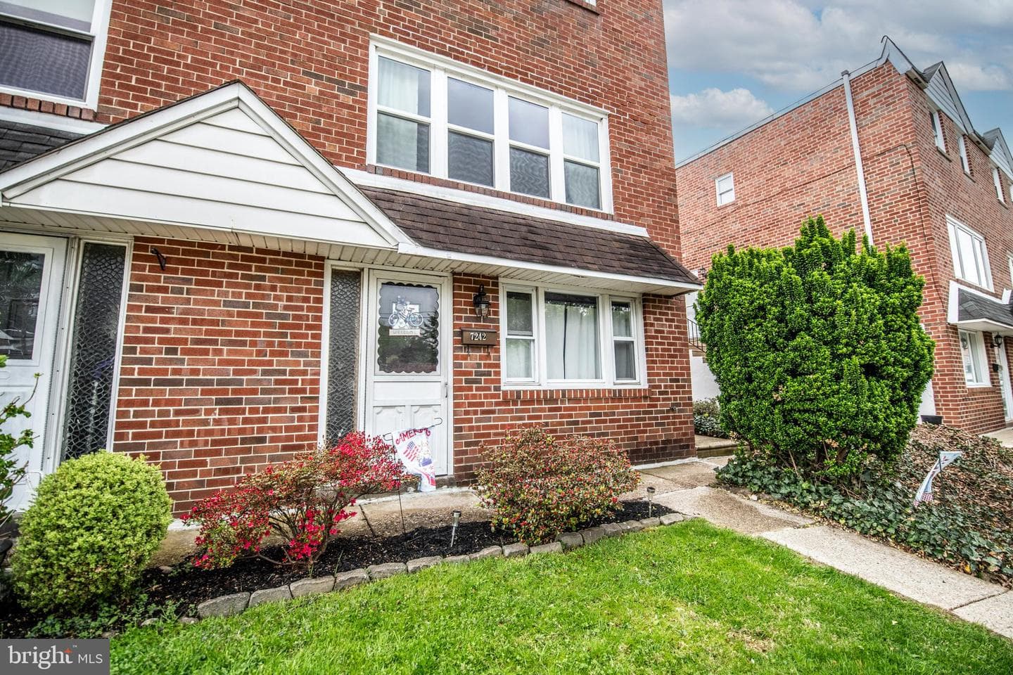 7242 Valley Avenue photo 4
