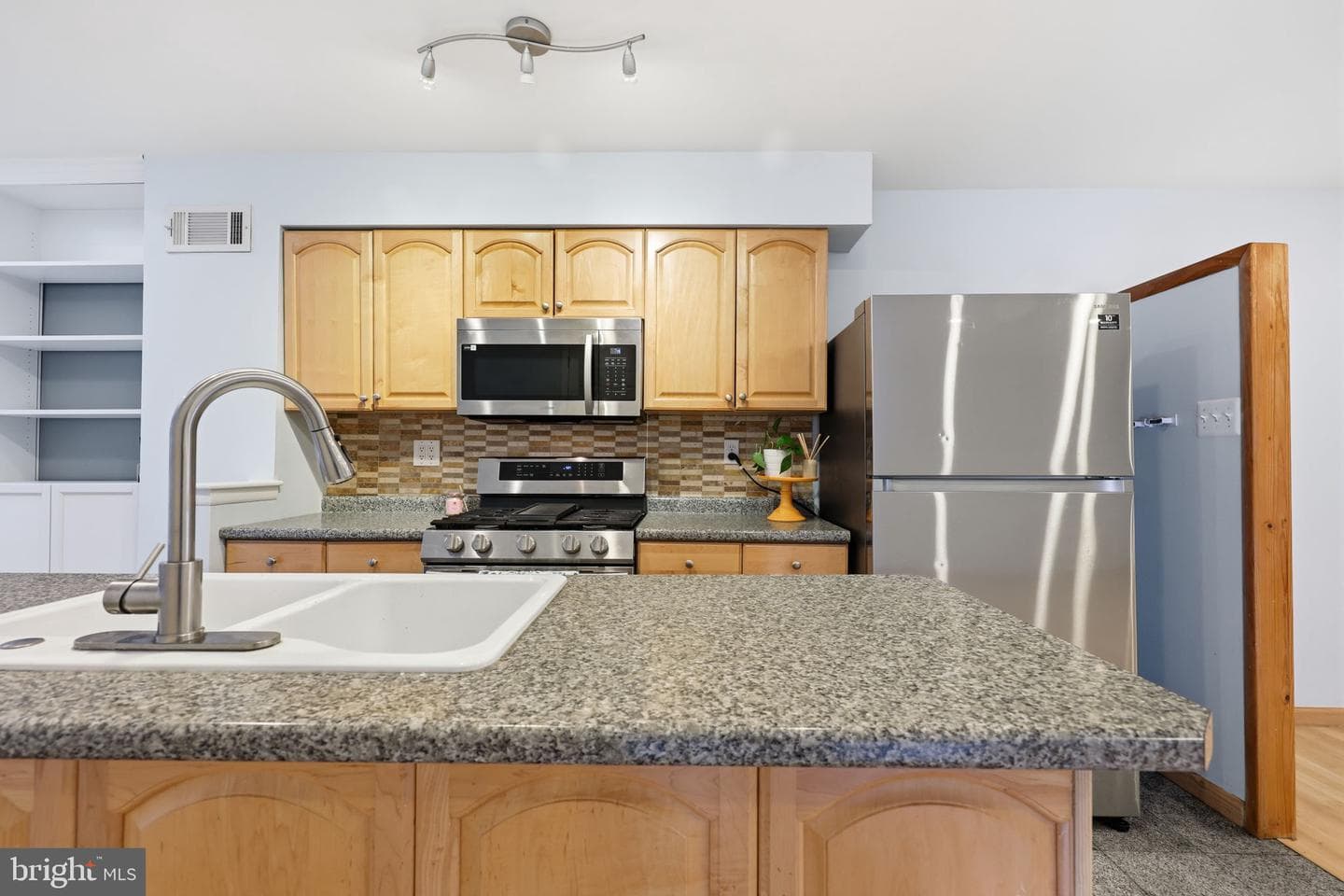 15018 Theresa Drive photo 11
