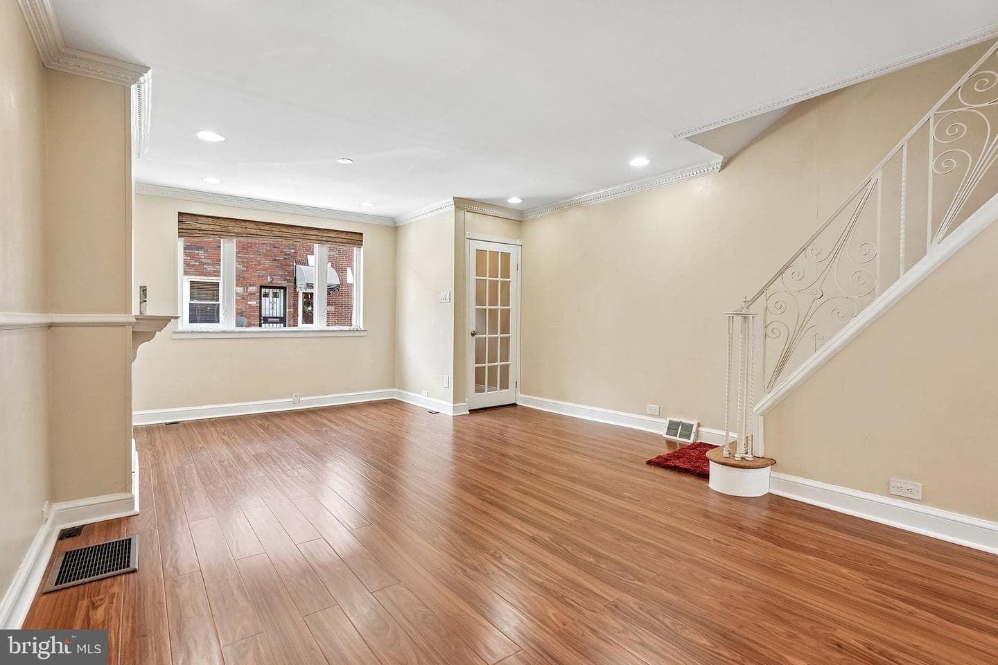 2527 S Hicks Street photo 4