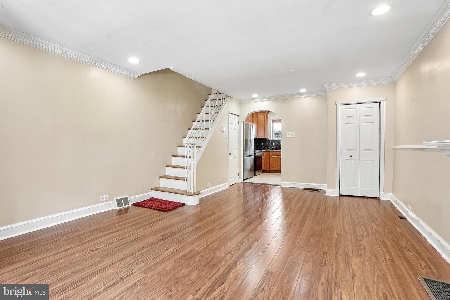 2527 S Hicks Street photo 6