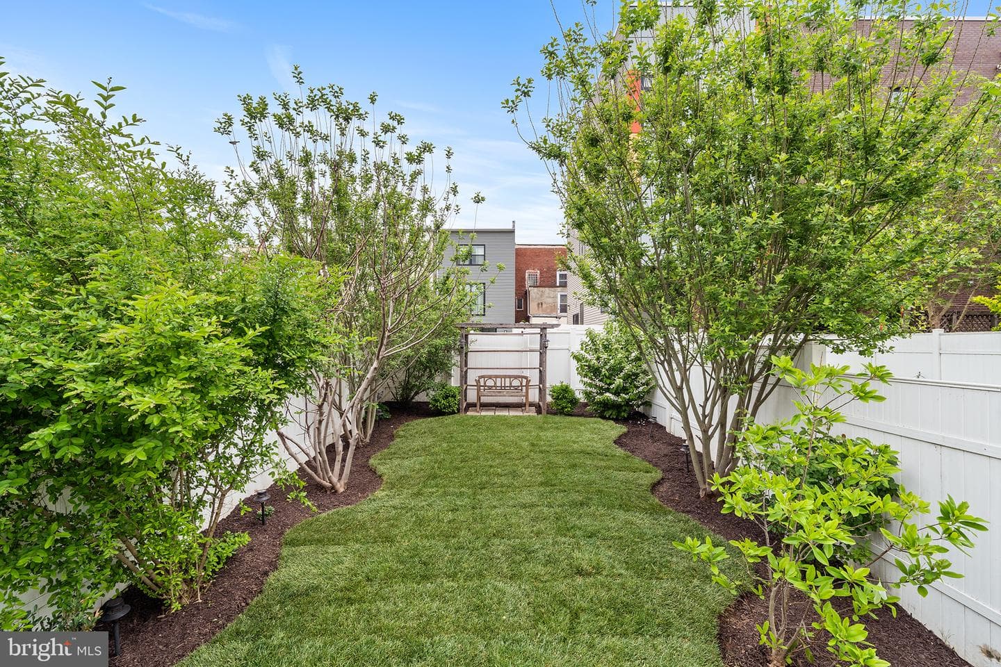 517 Carpenter Street photo 13