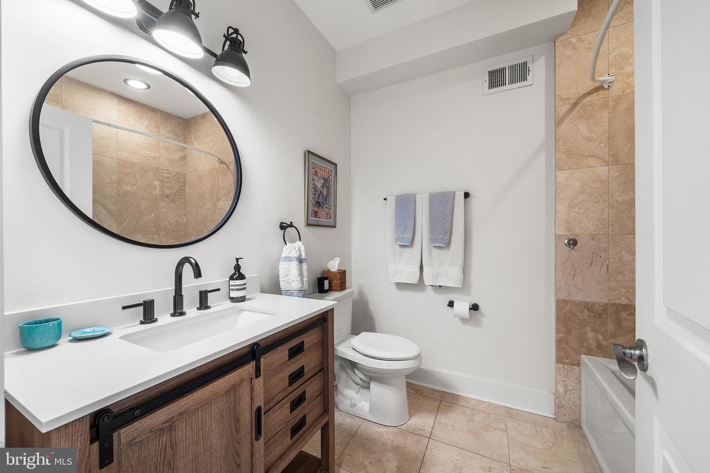 517 Carpenter Street photo 24