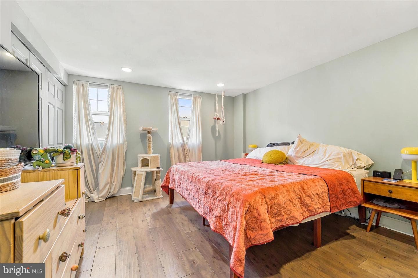 1443 E Oxford Street photo 11
