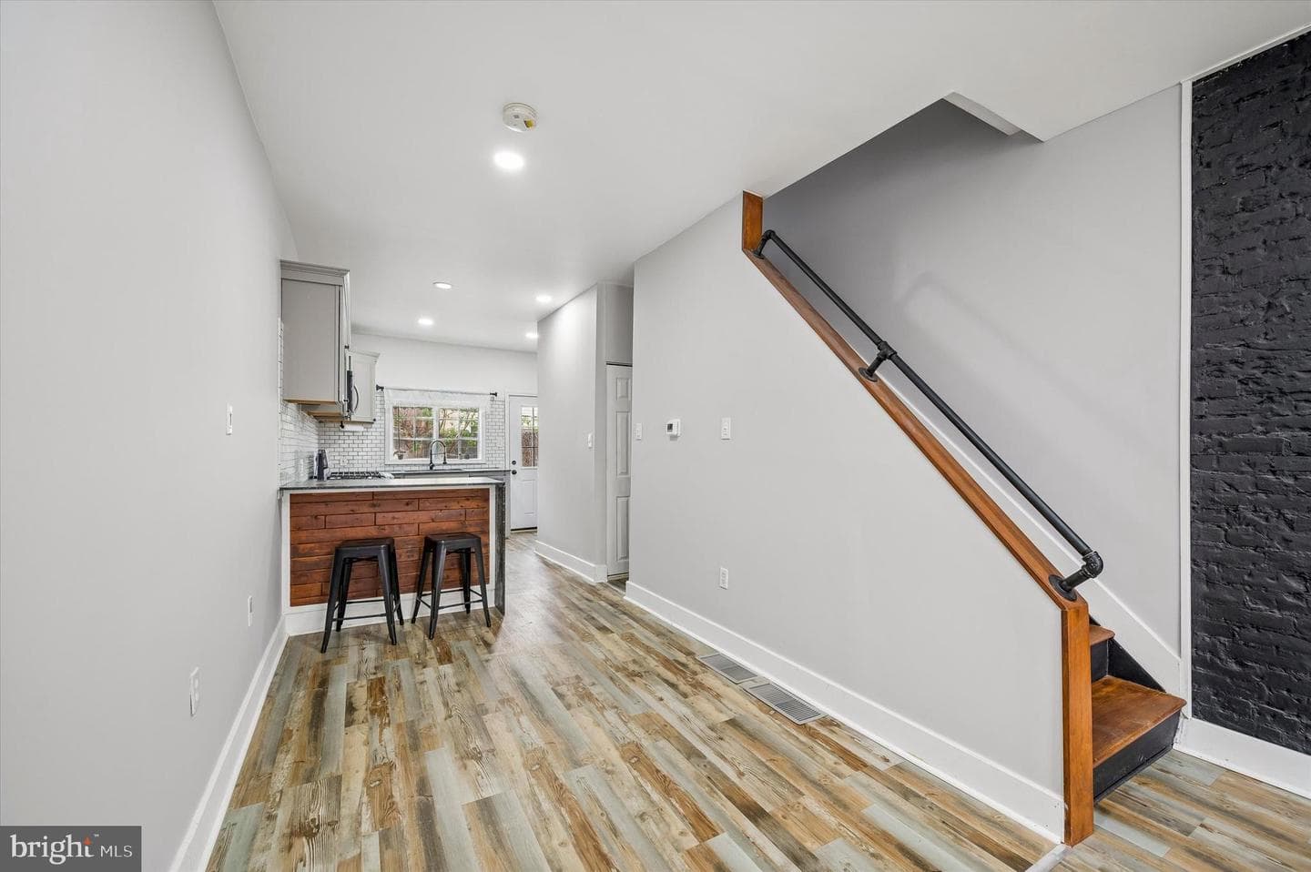 1812 E Albert Street photo 4