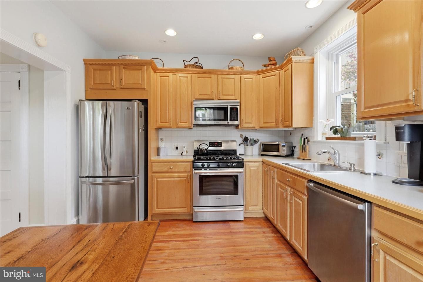 39 E Abington Avenue photo 8