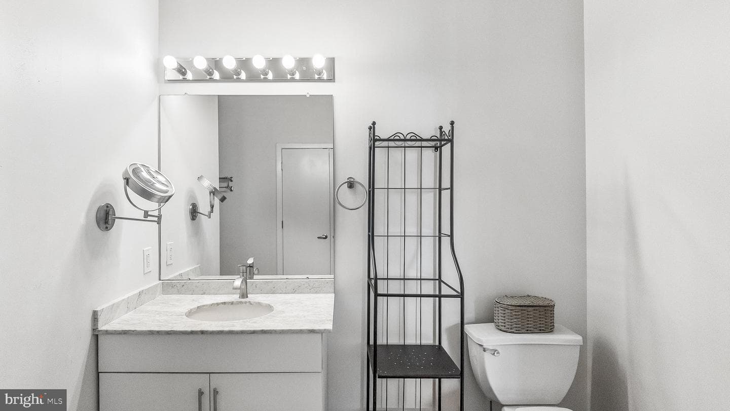 2200 Arch Street #711 photo 22