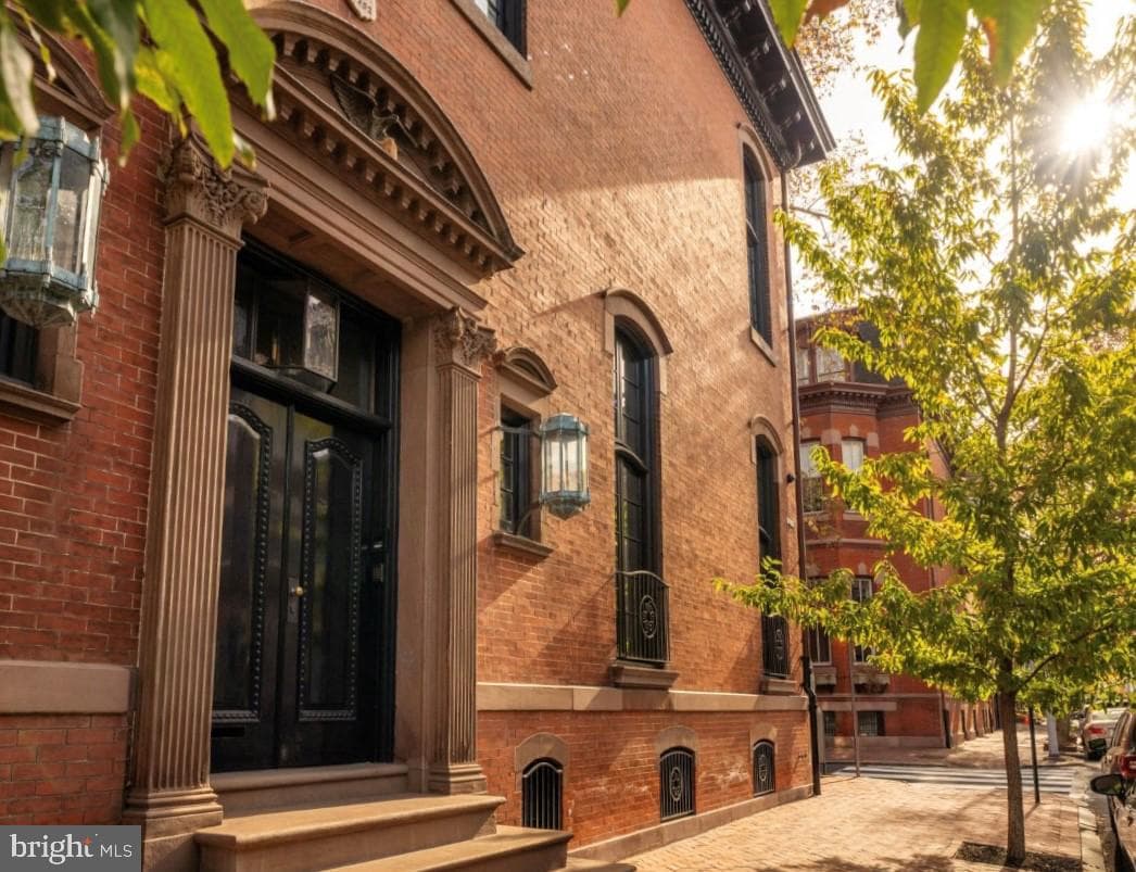 2041 Delancey Place, Philadelphia