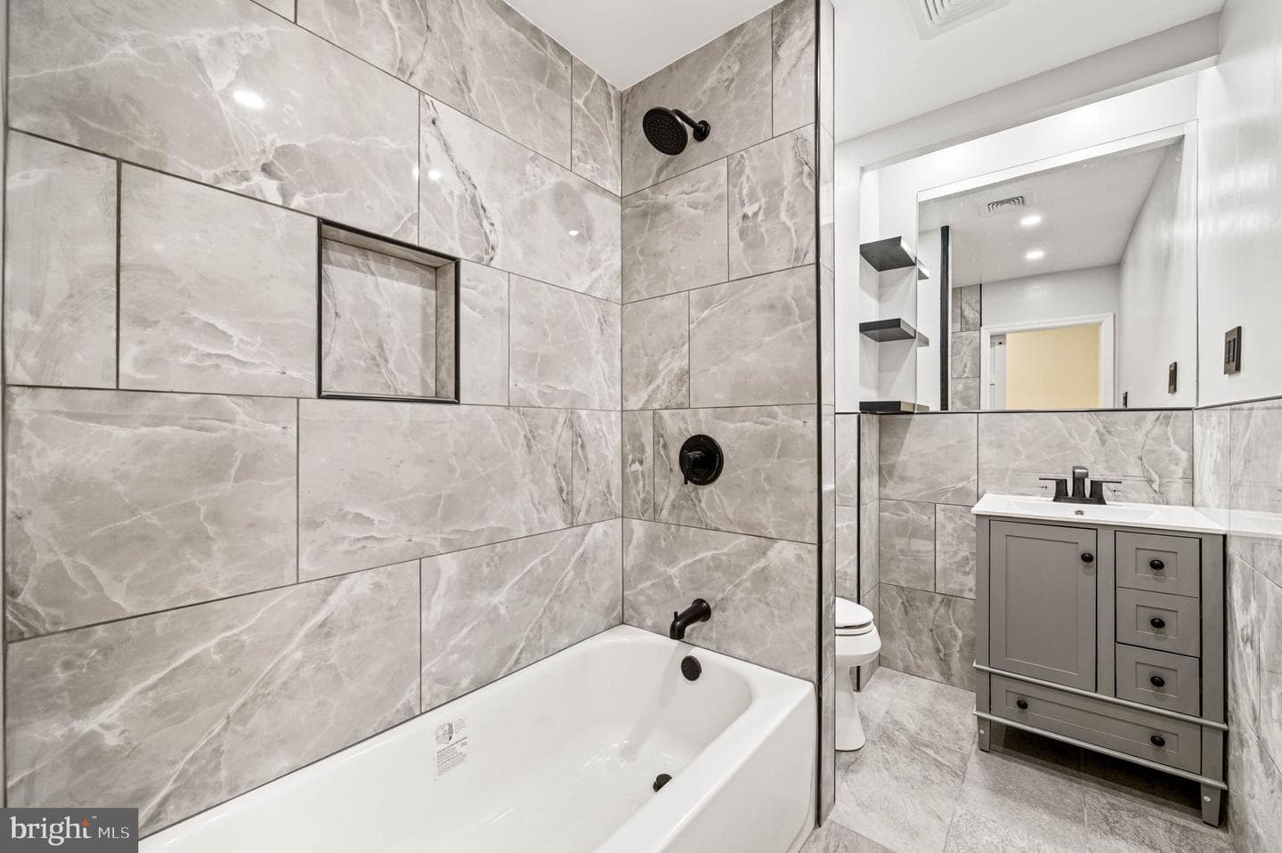 4841 D Street photo 9
