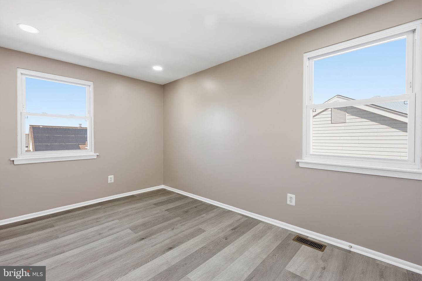 1853 Merlin Road photo 17