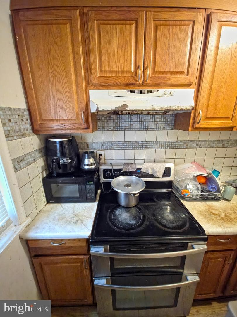 5710 N American Street photo 16