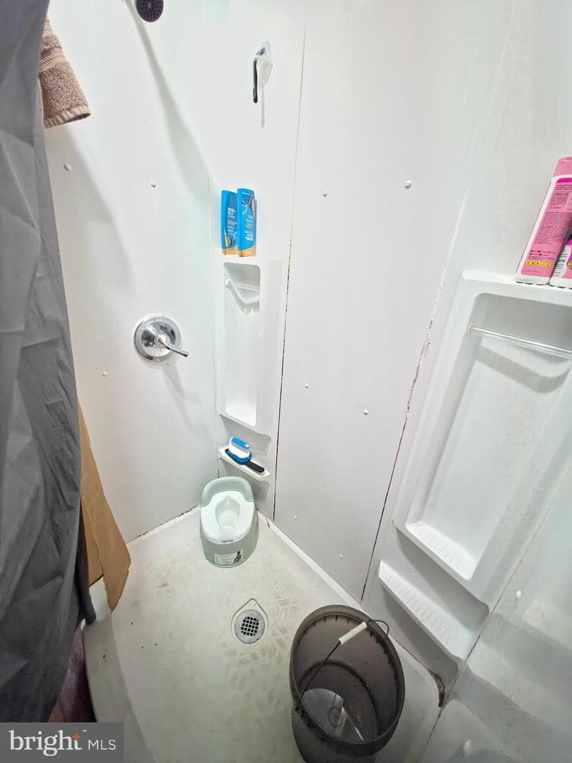 5710 N American Street photo 20