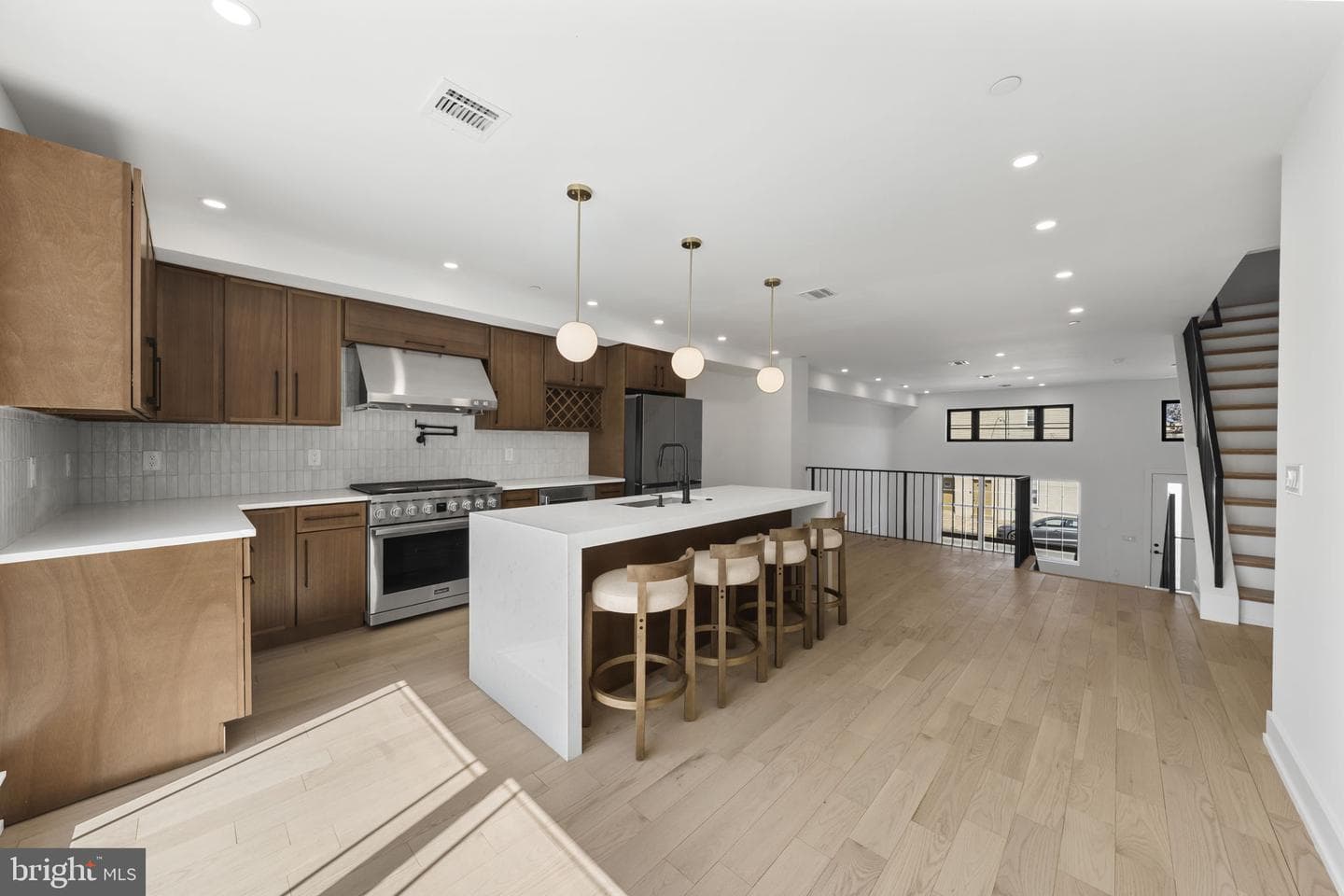 2552 E Somerset Street photo 11
