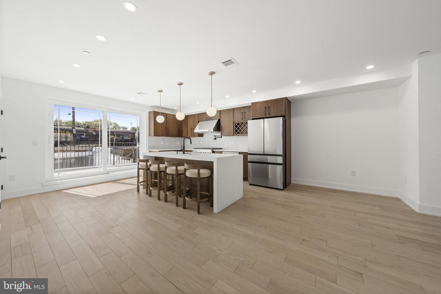 2552 E Somerset Street photo 12