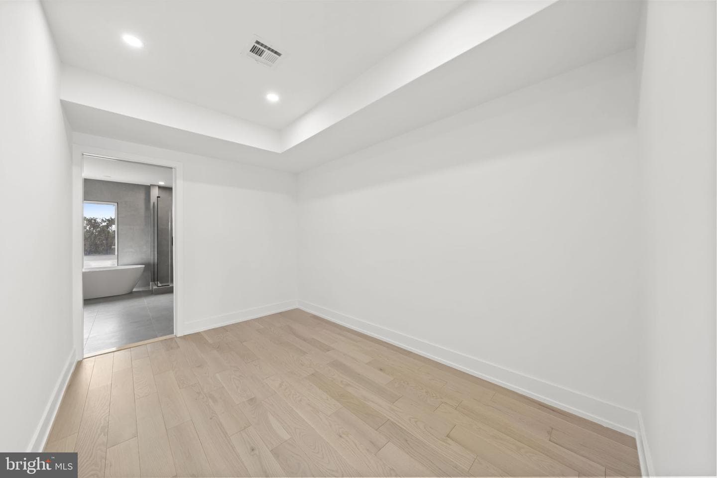 2552 E Somerset Street photo 27