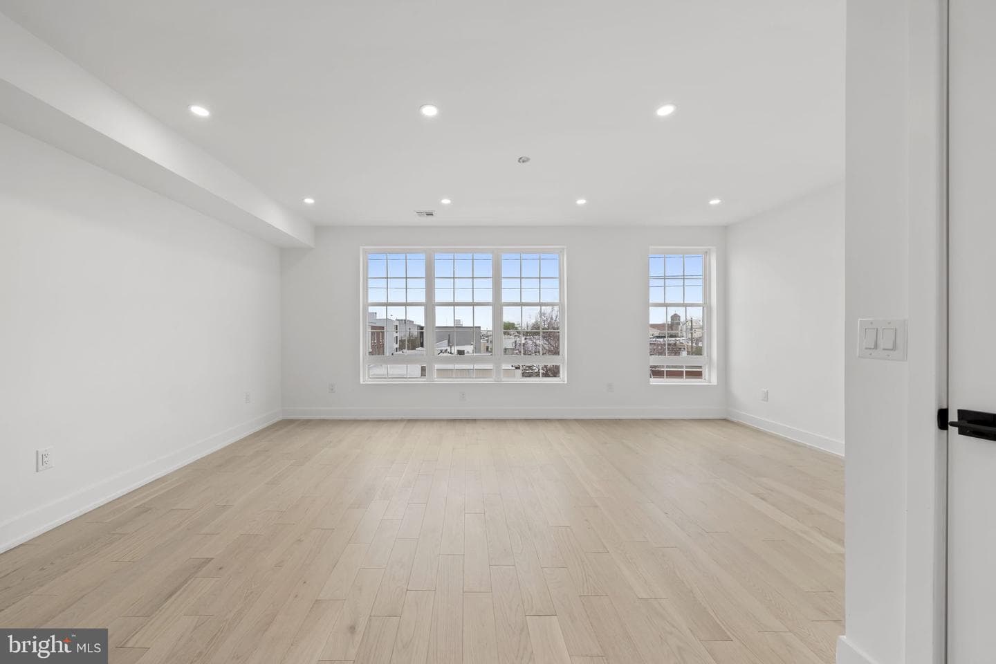 2552 E Somerset Street photo 30