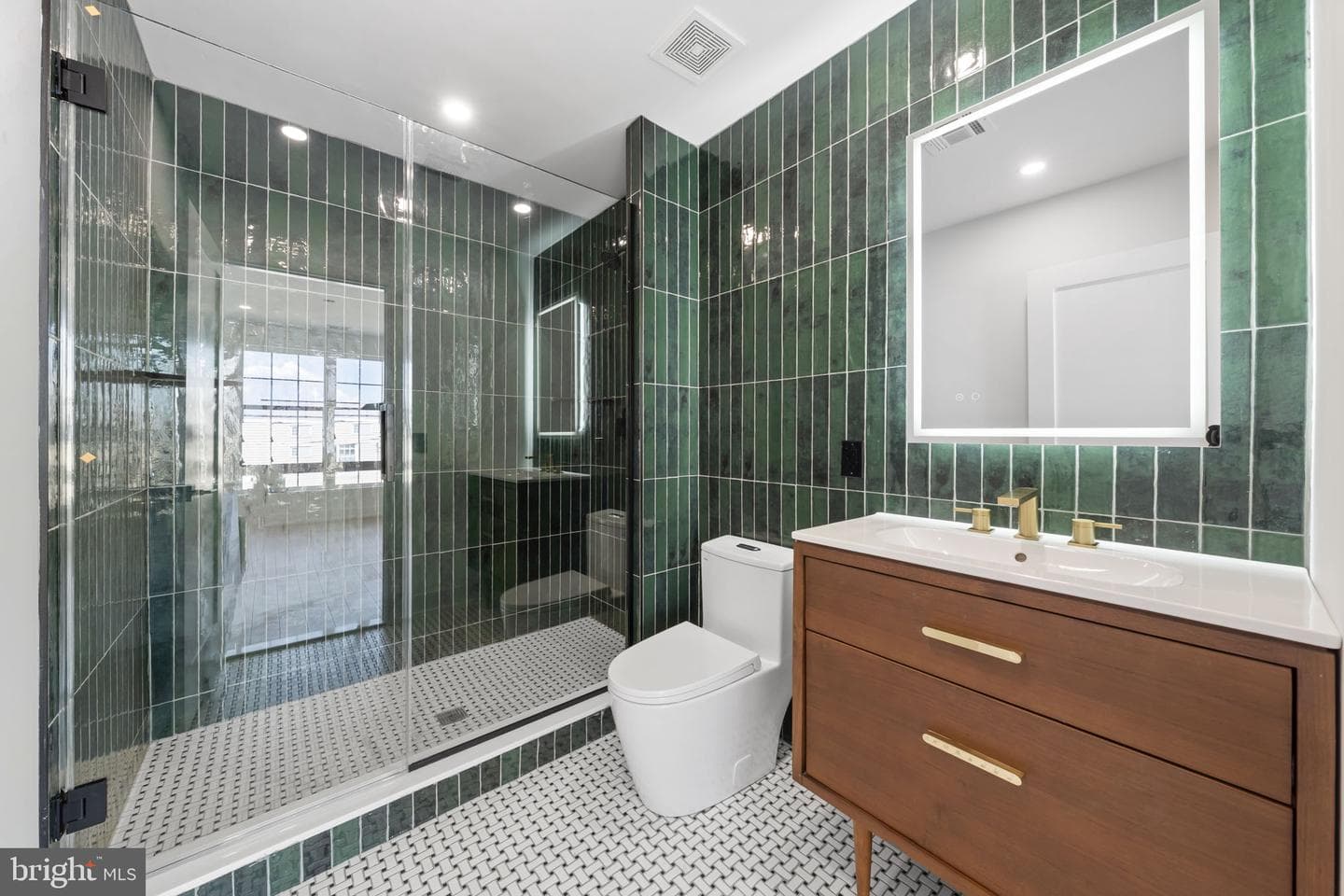 2552 E Somerset Street photo 37