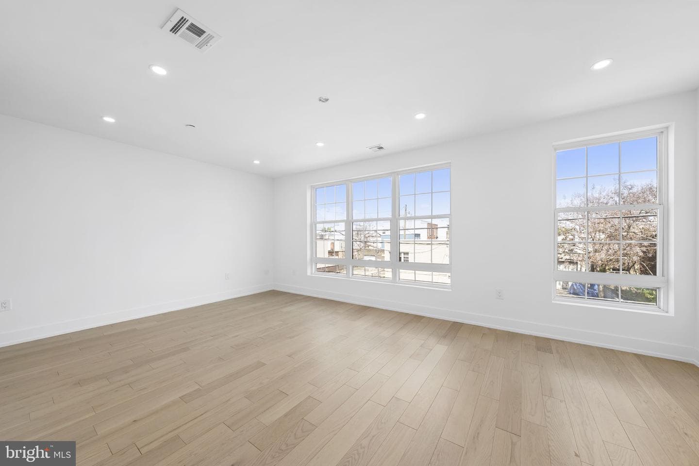 2552 E Somerset Street photo 43