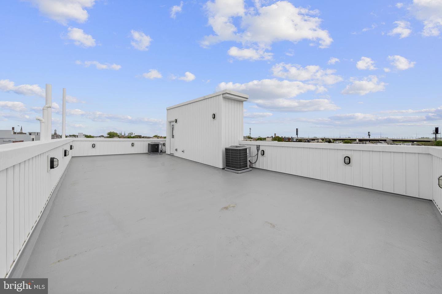 2552 E Somerset Street photo 51