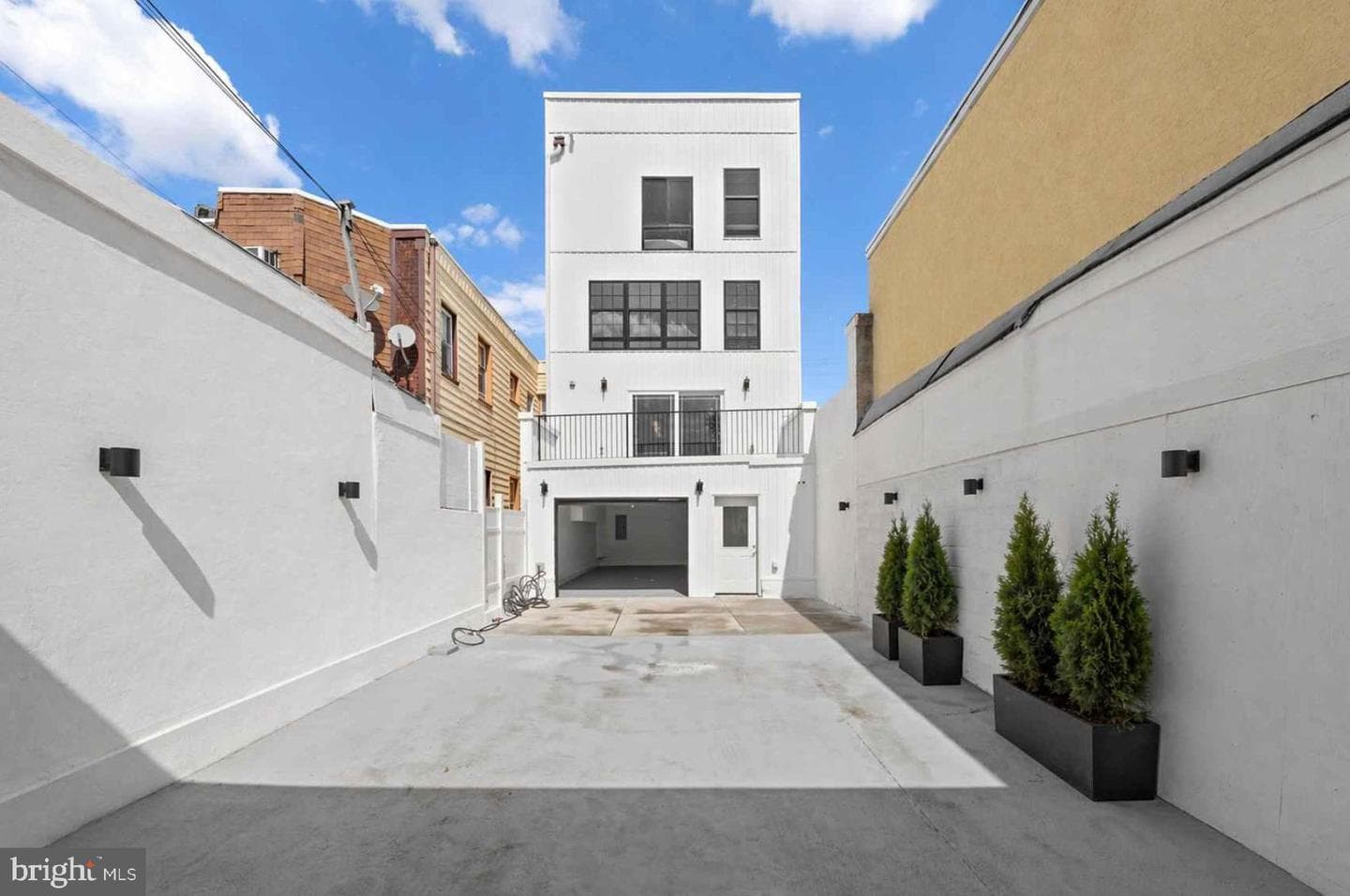 2552 E Somerset Street photo 60