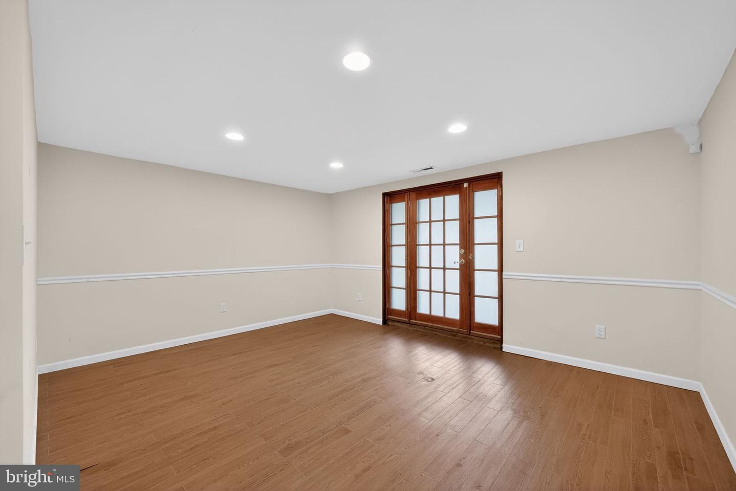 9609 Hoff Street photo 22