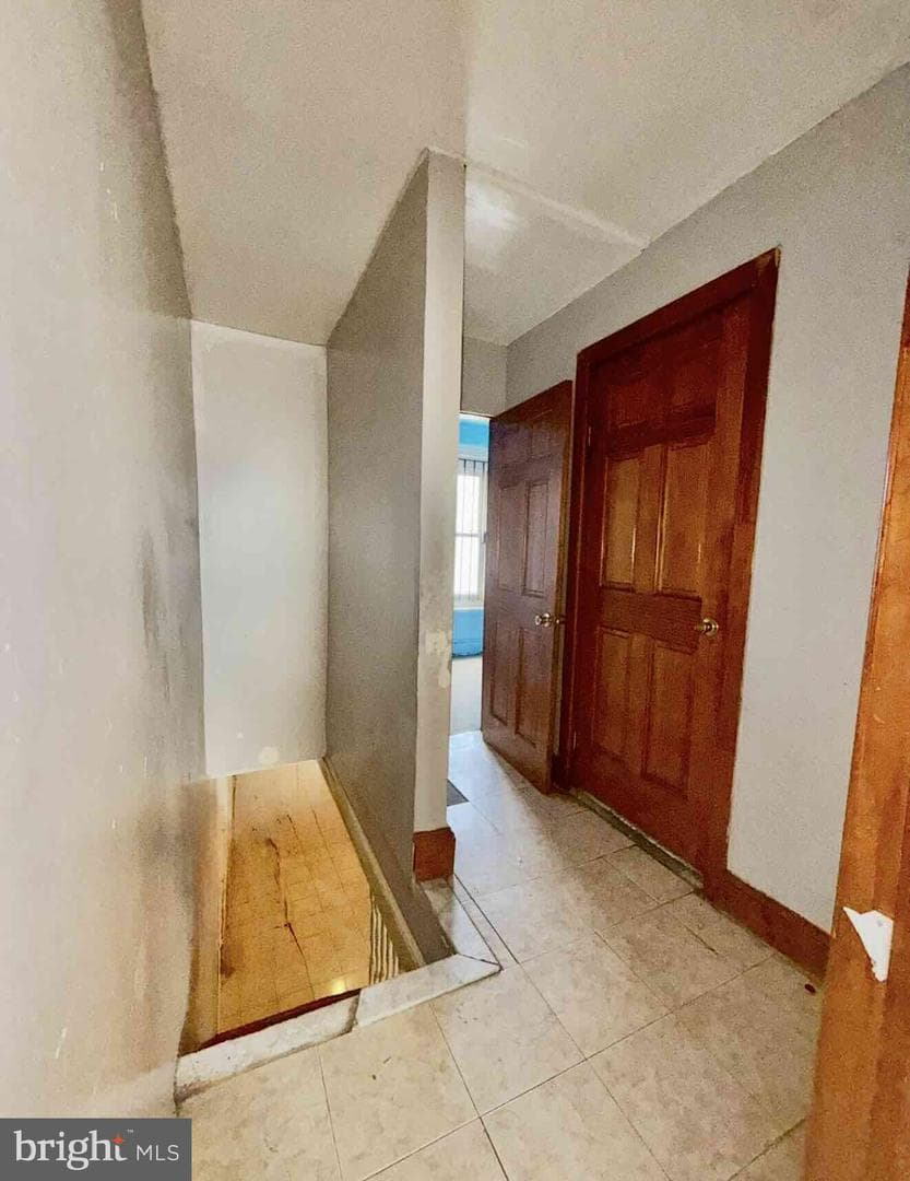 3324 N Mascher Street photo 6