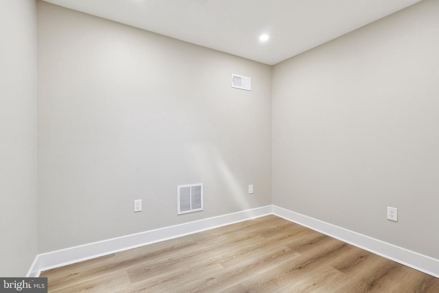 514 Winton Street photo 20