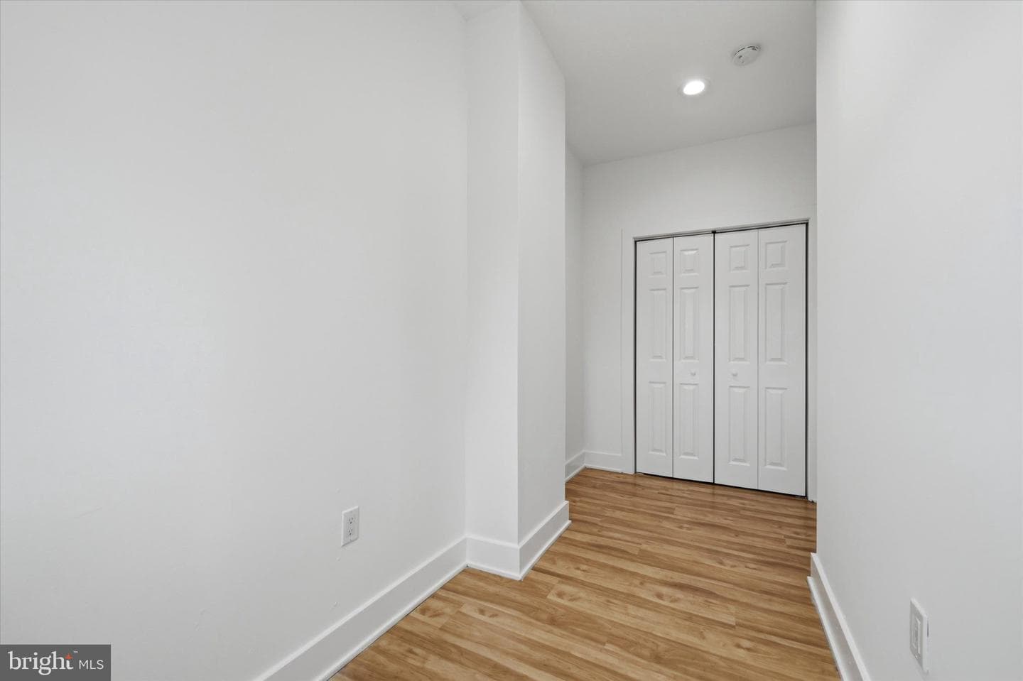2512 W Sergeant Street photo 8