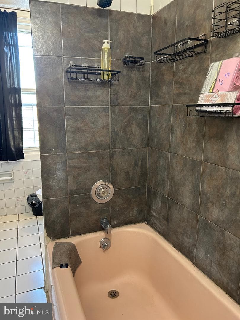1515 Overington Street photo 17