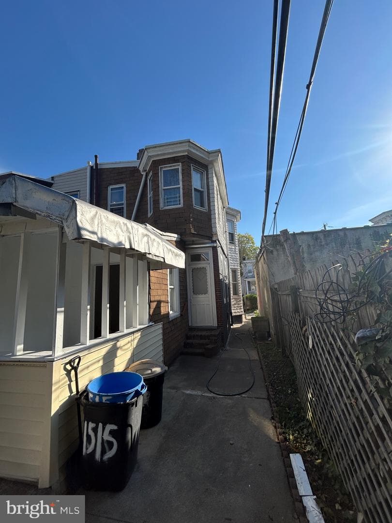 1515 Overington Street photo 28