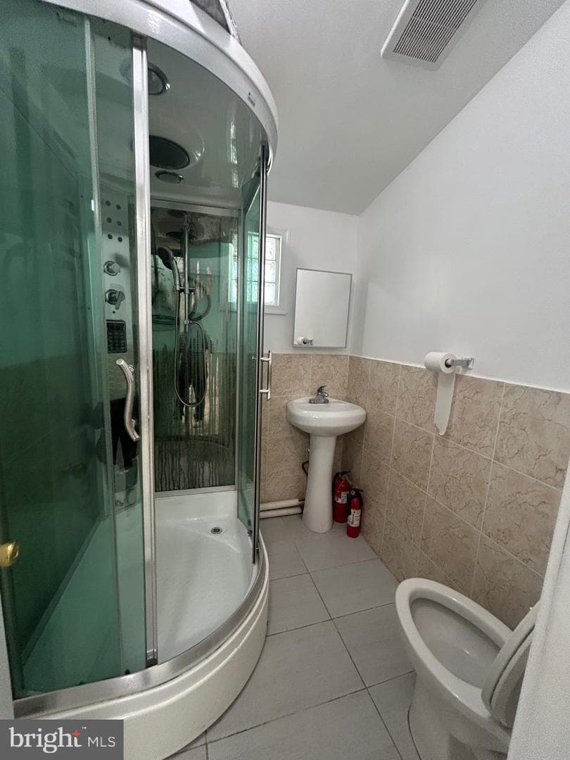 1515 Overington Street photo 7