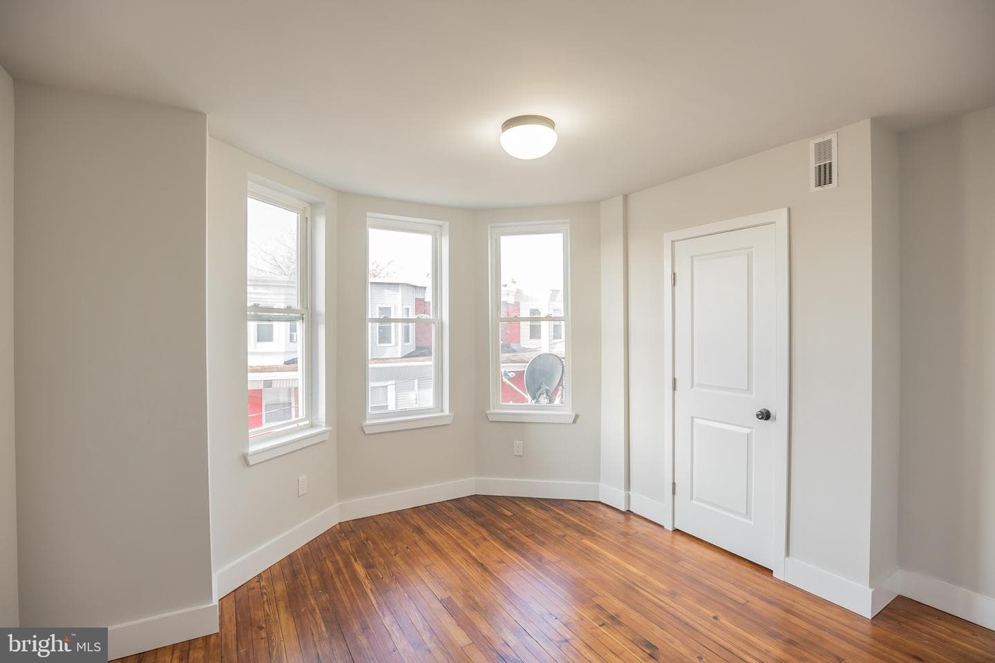 1227 S Peach Street photo 3