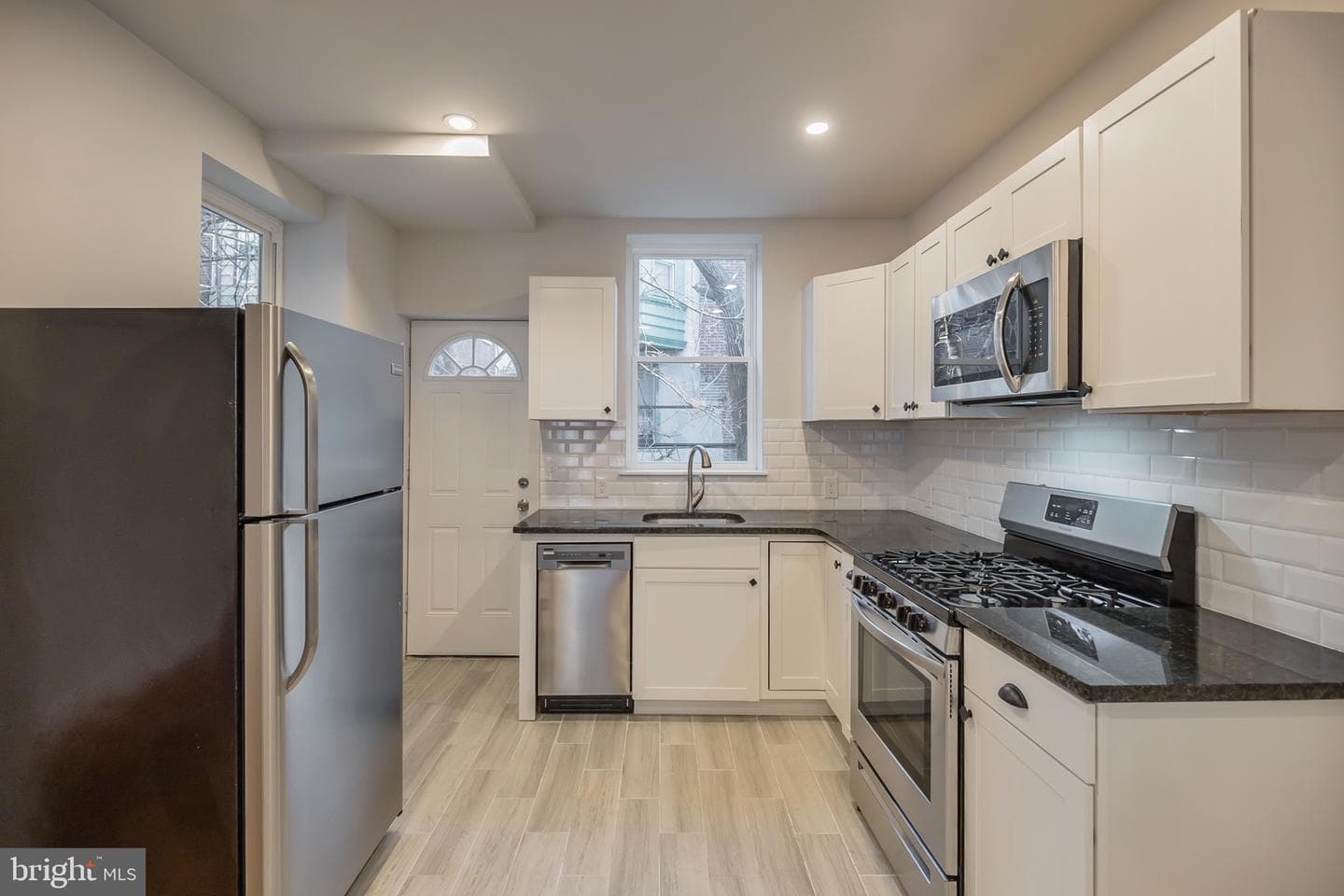 1227 S Peach Street photo 5