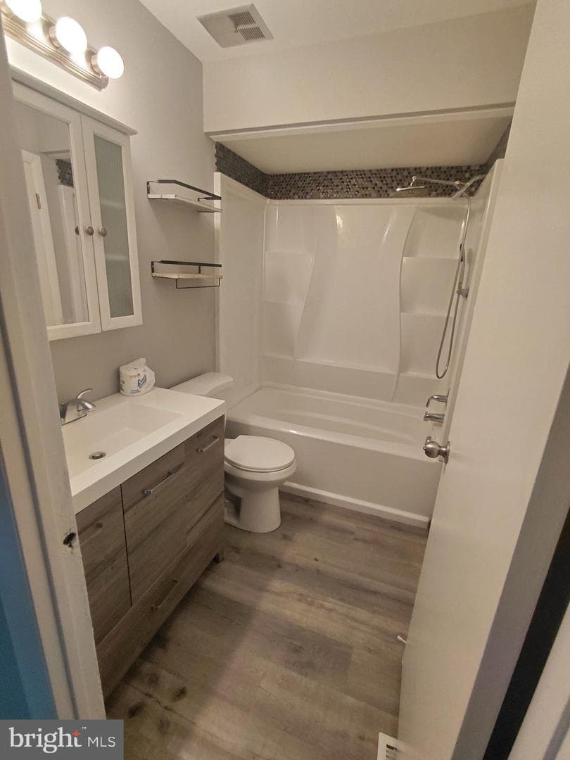 9347 Neil Road #a photo 10