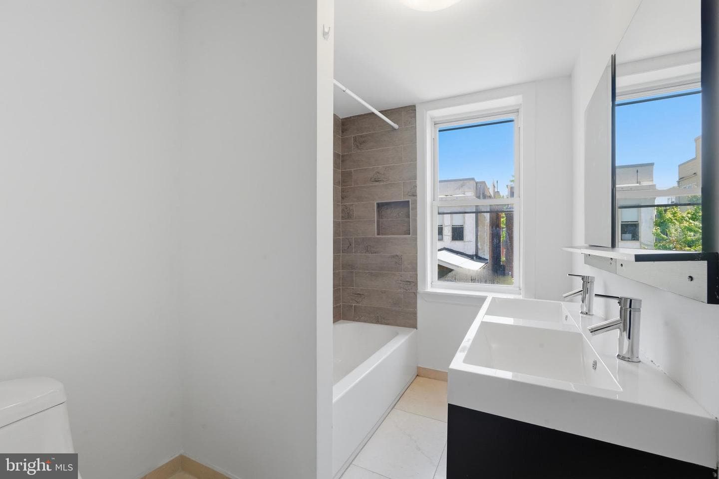 2066 E Fletcher Street photo 11