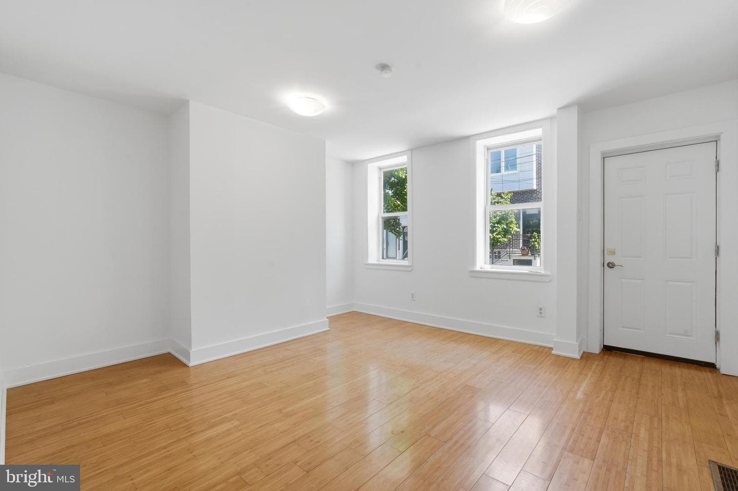 2066 E Fletcher Street photo 3