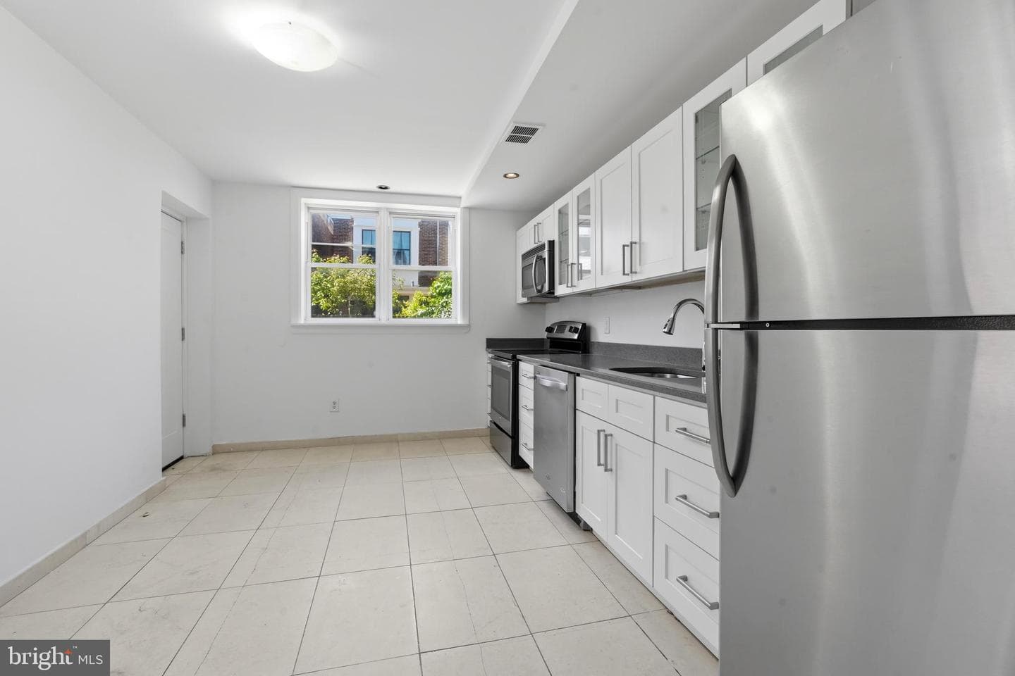 2066 E Fletcher Street photo 5