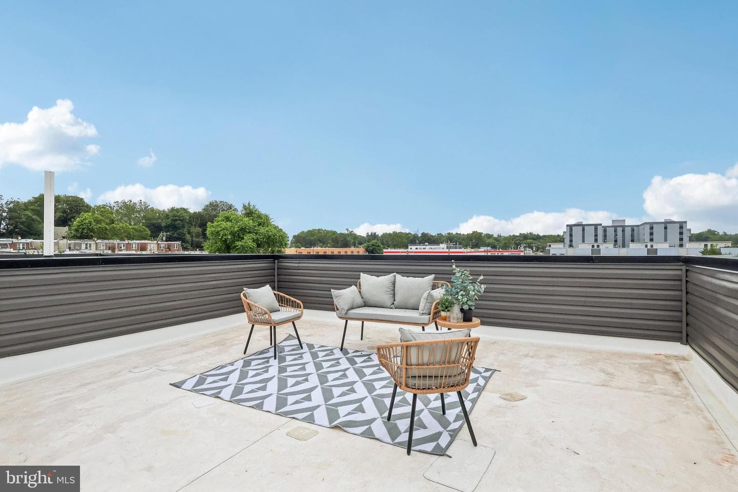 3411 W Lippincott Street photo 29