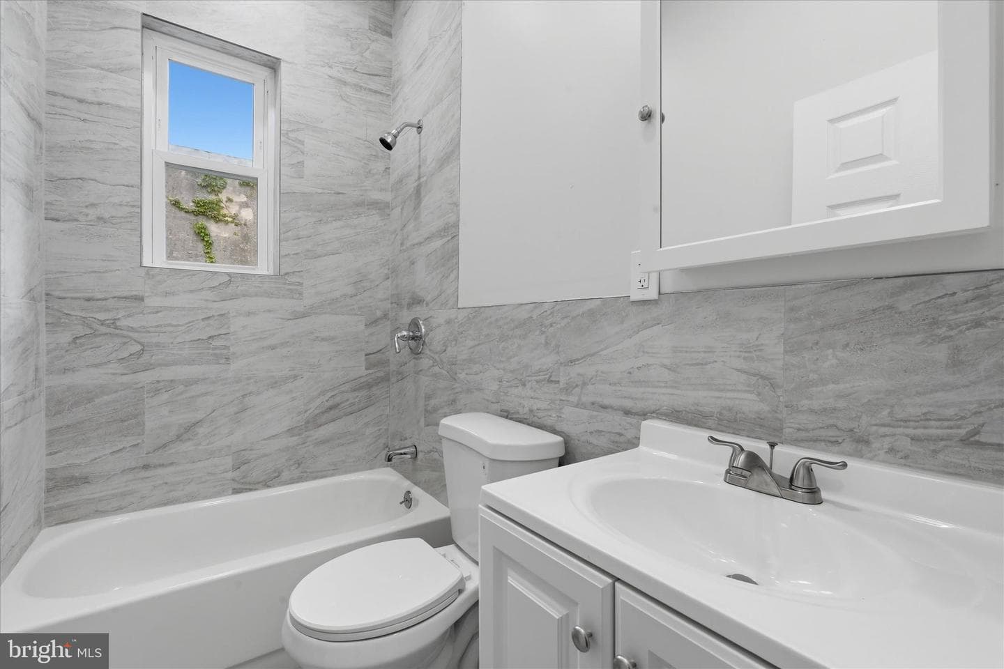 2235 W Ontario Street photo 13