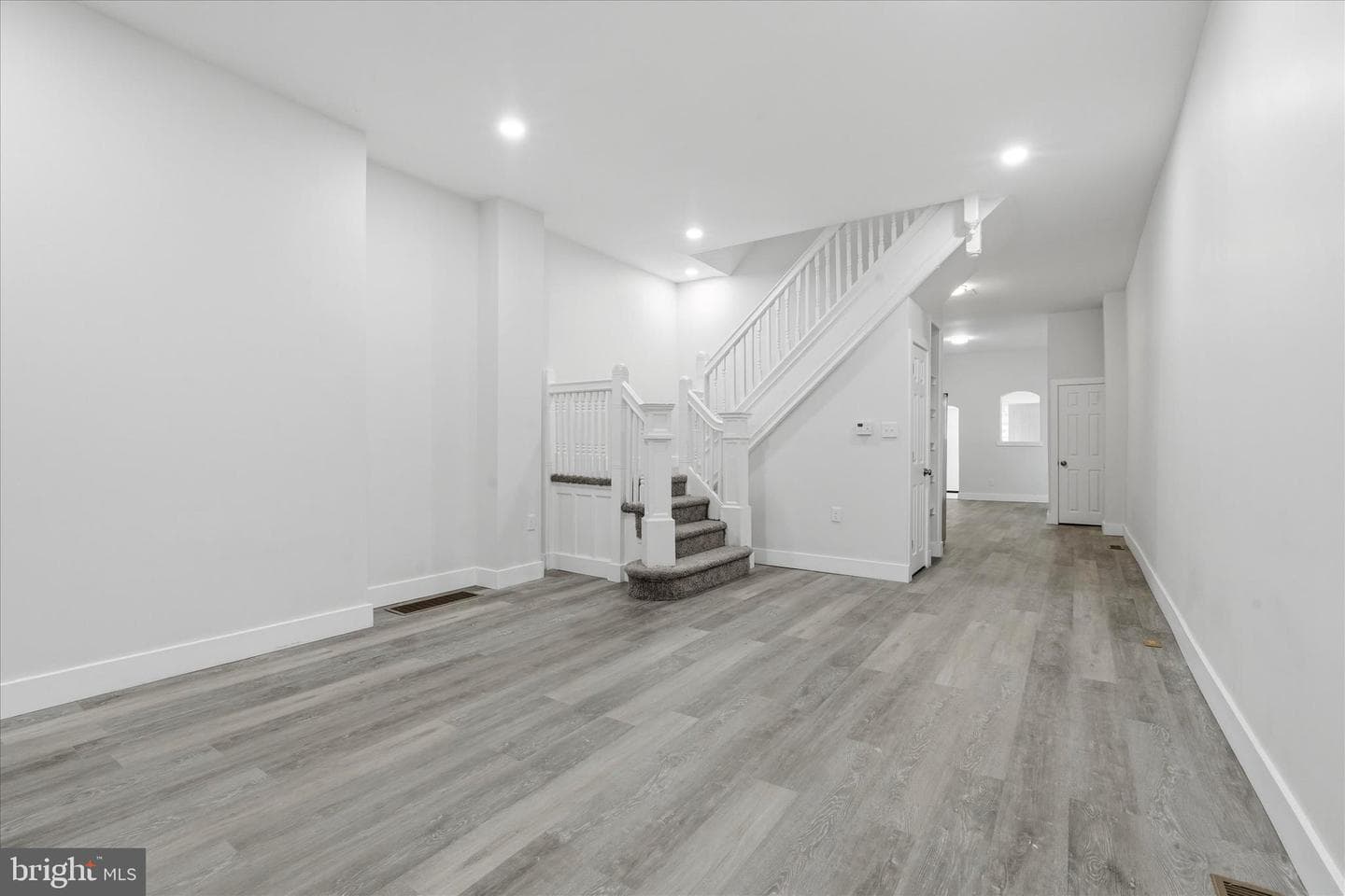 2235 W Ontario Street photo 2